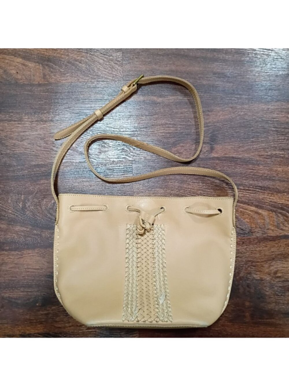 The Sak Leather Crossbody Drawstring Bucket Bag Tan Adjustable Strap - Picture 2 of 14